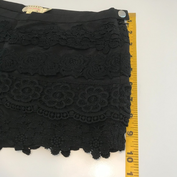 Pins and Needles Shorts - Picture 3 of 5